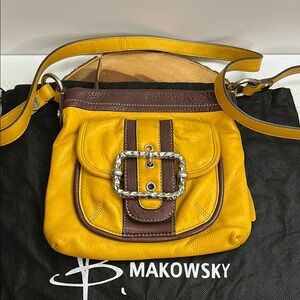 B. Makowsky Yellow and Brown cheetah print interior Crossbody purse w/dust‎ bag